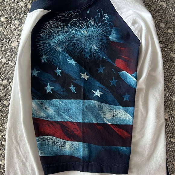 🇺🇸 Patriotic Tee with American Flag and Bald Eagle - Picture 7 of 11